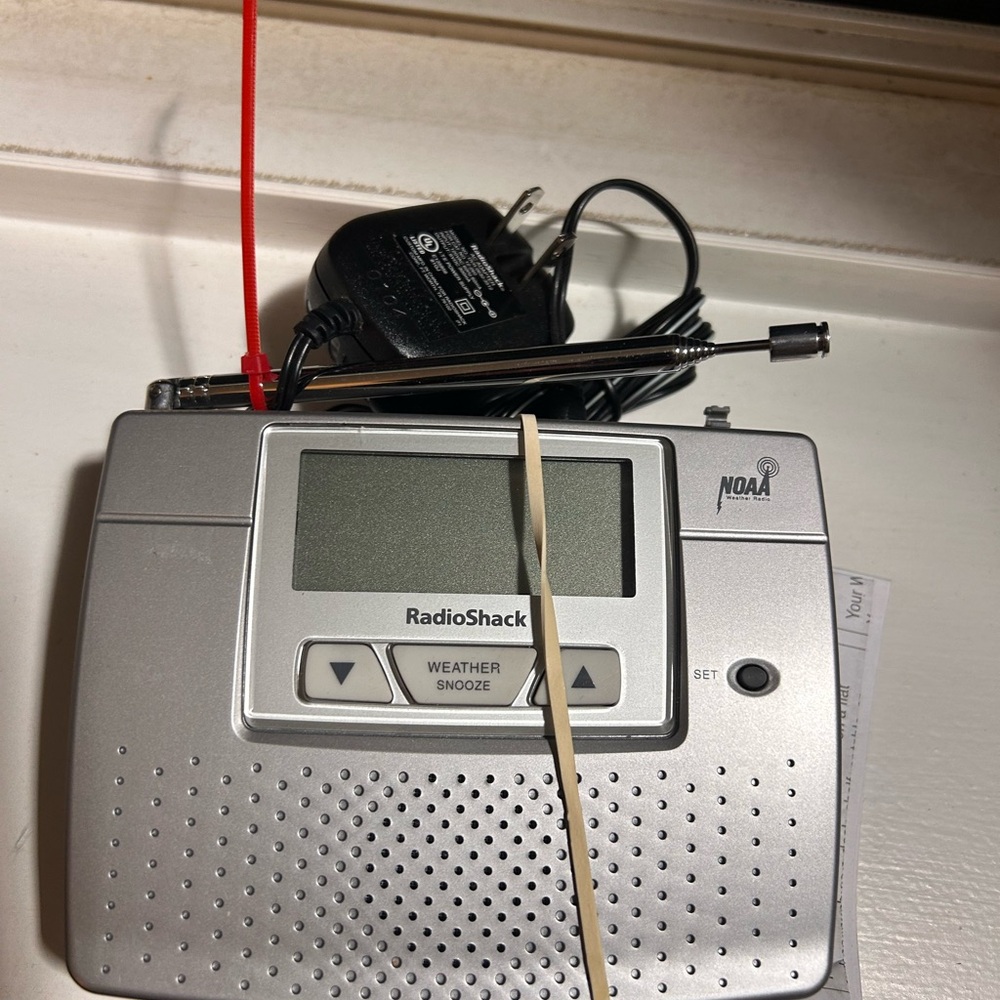 Radio Shack Silver Portable Weather NOAA Radio with Snooze